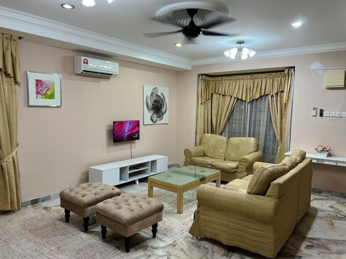 D'Lestari Homestay Seri Kembangan Exterior foto