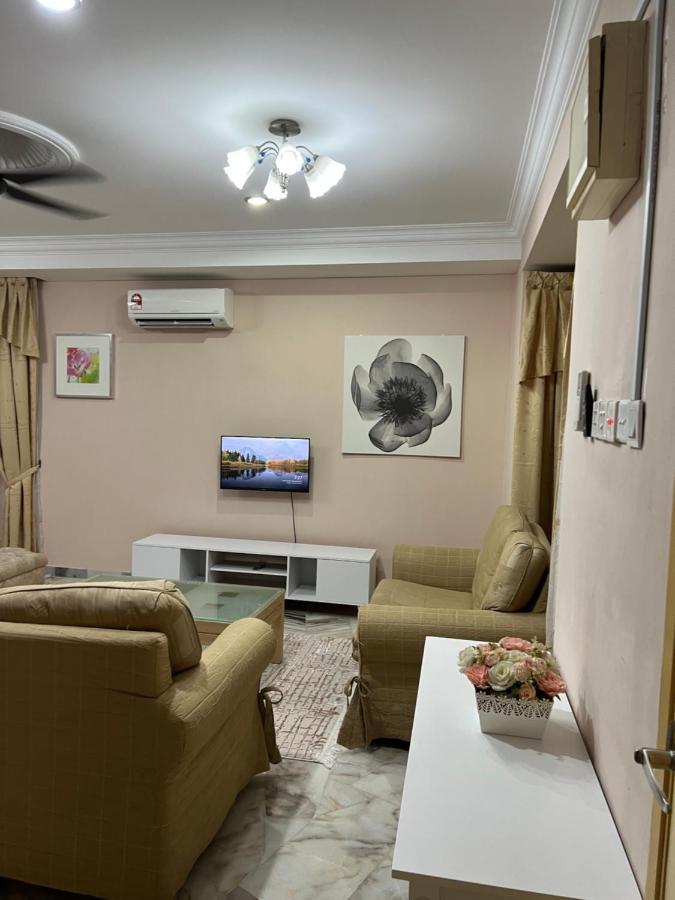 D'Lestari Homestay Seri Kembangan Exterior foto