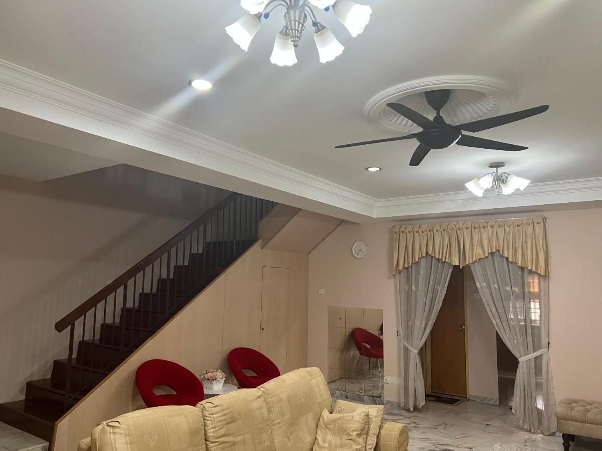 D'Lestari Homestay Seri Kembangan Exterior foto