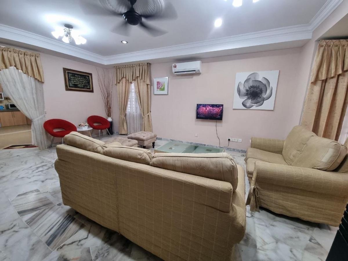 D'Lestari Homestay Seri Kembangan Exterior foto
