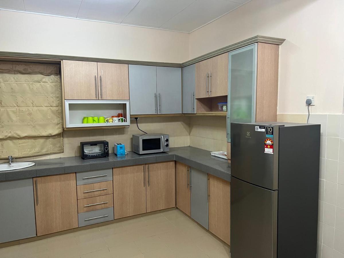 D'Lestari Homestay Seri Kembangan Exterior foto