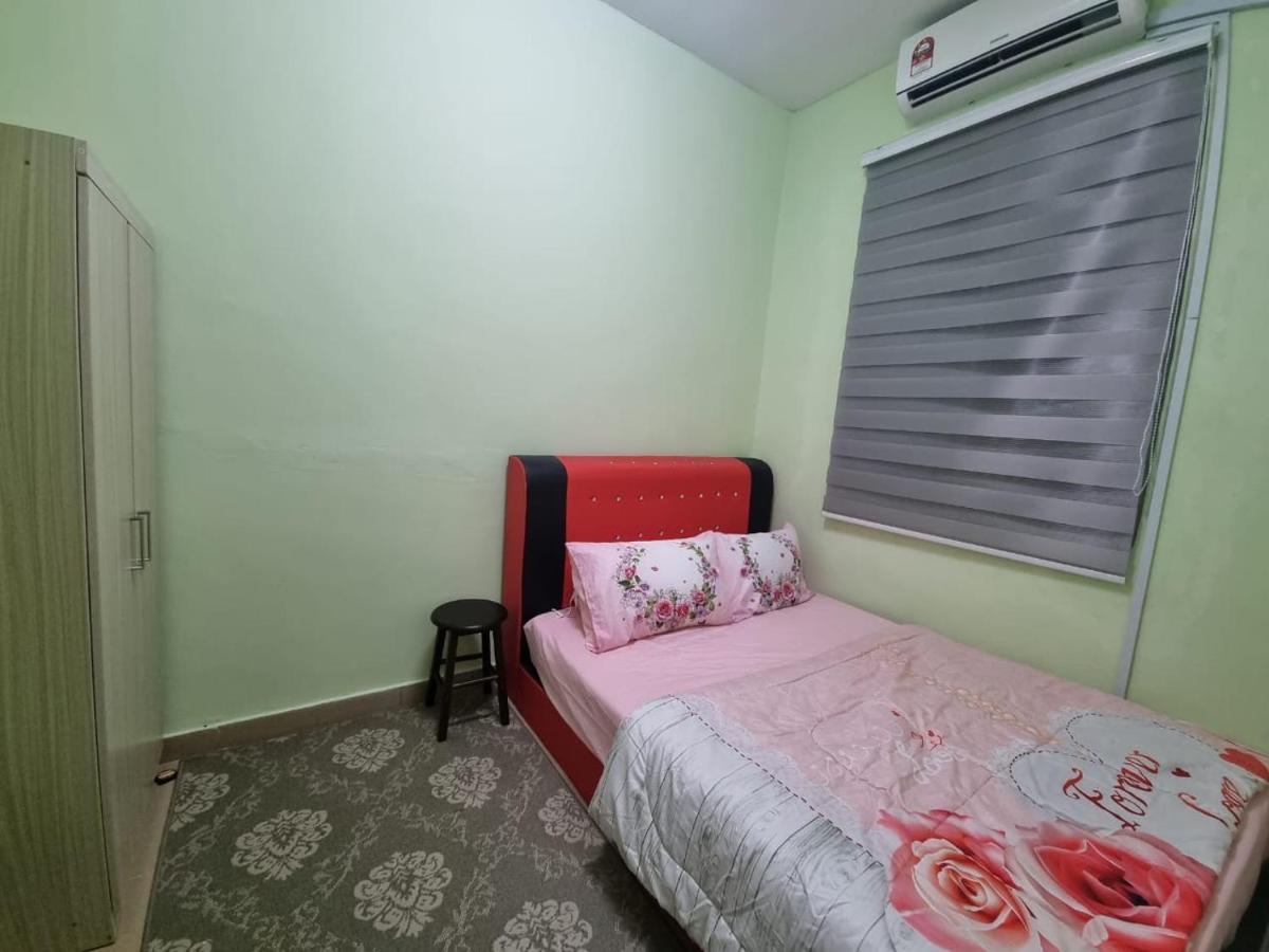 D'Lestari Homestay Seri Kembangan Exterior foto