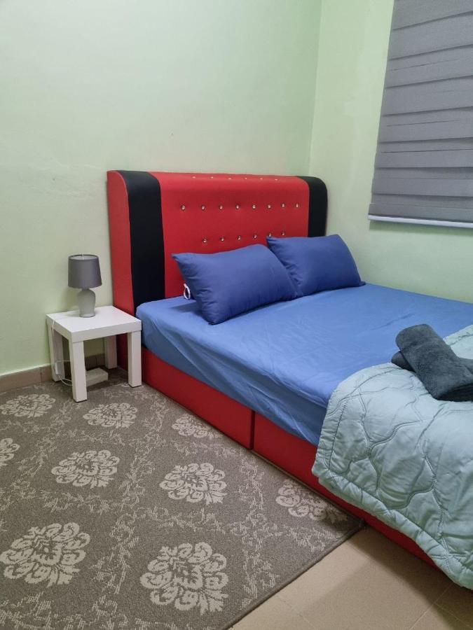 D'Lestari Homestay Seri Kembangan Exterior foto